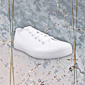No Boundaries Women's Classic Lace-Up Casual Sneakers